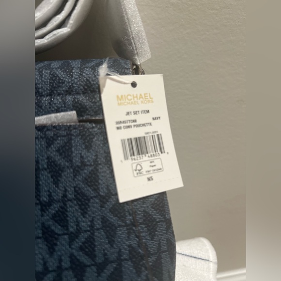 👖NWT Michael Kors Medium Signature Logo Convertible Crossbody Bag 👖 - Picture 11 of 11